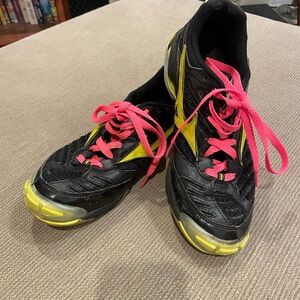Mizuno Black Sneakers with Yellow Details and Pink Laces